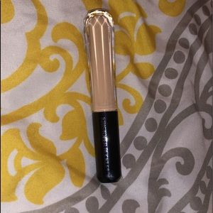 Kristofer buckle concealer